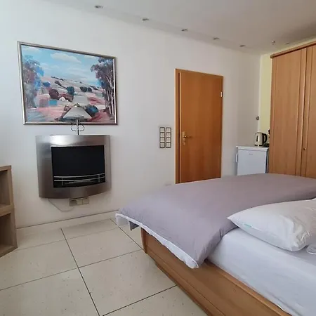 Bright With Private Bathroom And Market Square View Monchengladbach