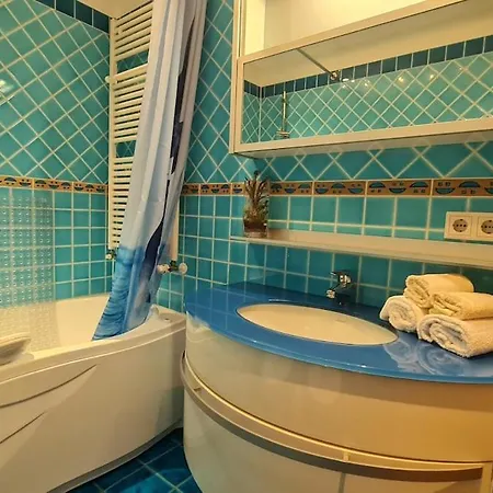 Bright With Private Bathroom And Market Square View * Monchengladbach