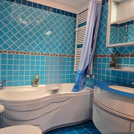 Bright With Private Bathroom And Market Square View Apartment Monchengladbach