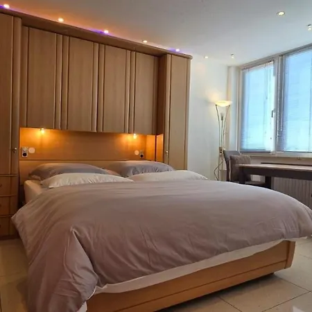 Bright With Private Bathroom And Market Square View