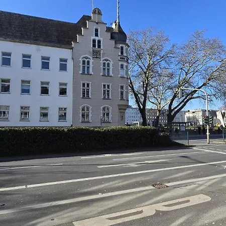 Lägenhet Bright With Private Bathroom And Market Square View