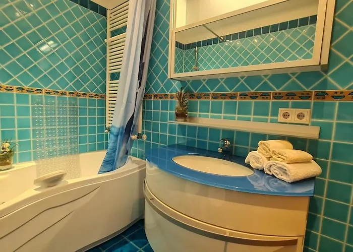 Bright With Private Bathroom And Market Square View * Mönchengladbach