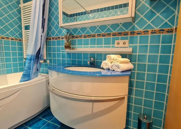 Bright With Private Bathroom And Market Square View