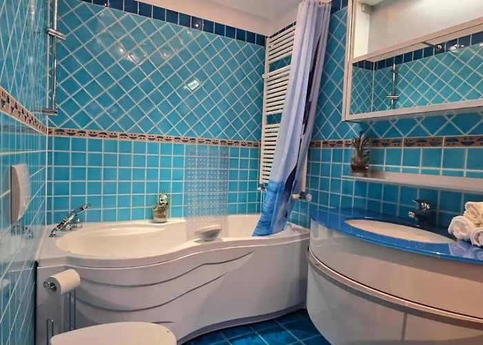 Bright With Private Bathroom And Market Square View Daire Mönchengladbach