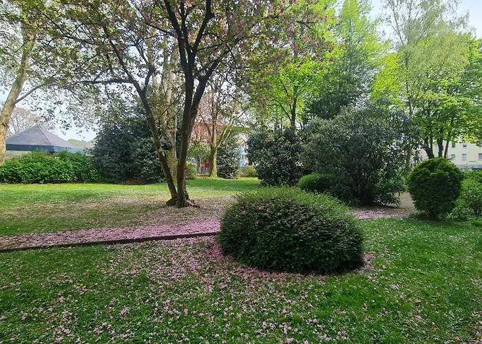 Bright With Private Bathroom And Market Square View Daire *